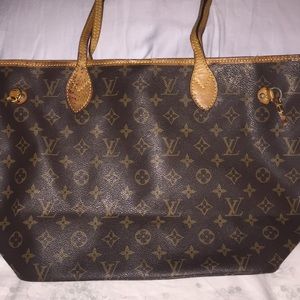 AUTHENTIC NEVER-FULL LOUIS VUITTON BAG.